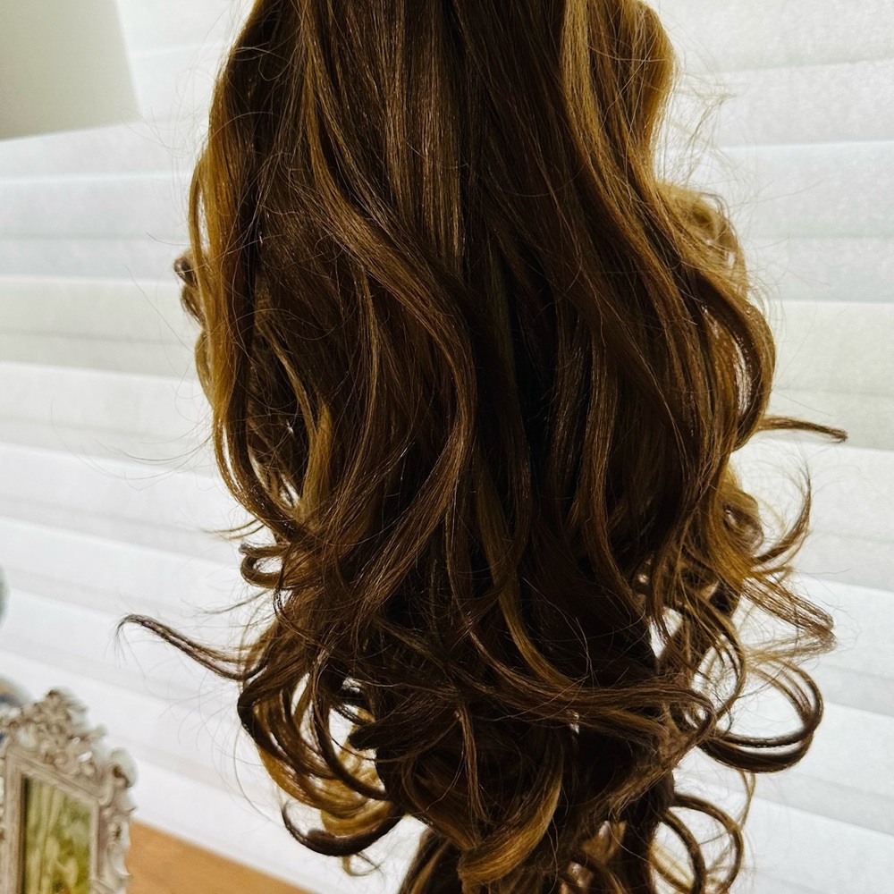 Angelix Collection Wig with Beautiful, highlights - Picture 13 of 14